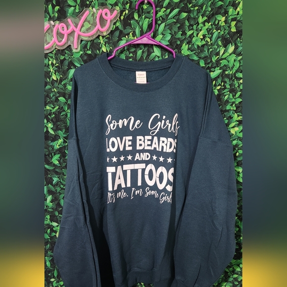 Tops - Graphic crewneck